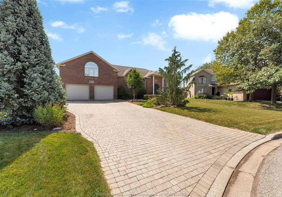 2071-eugeni-tecumseh-ontario-26009033