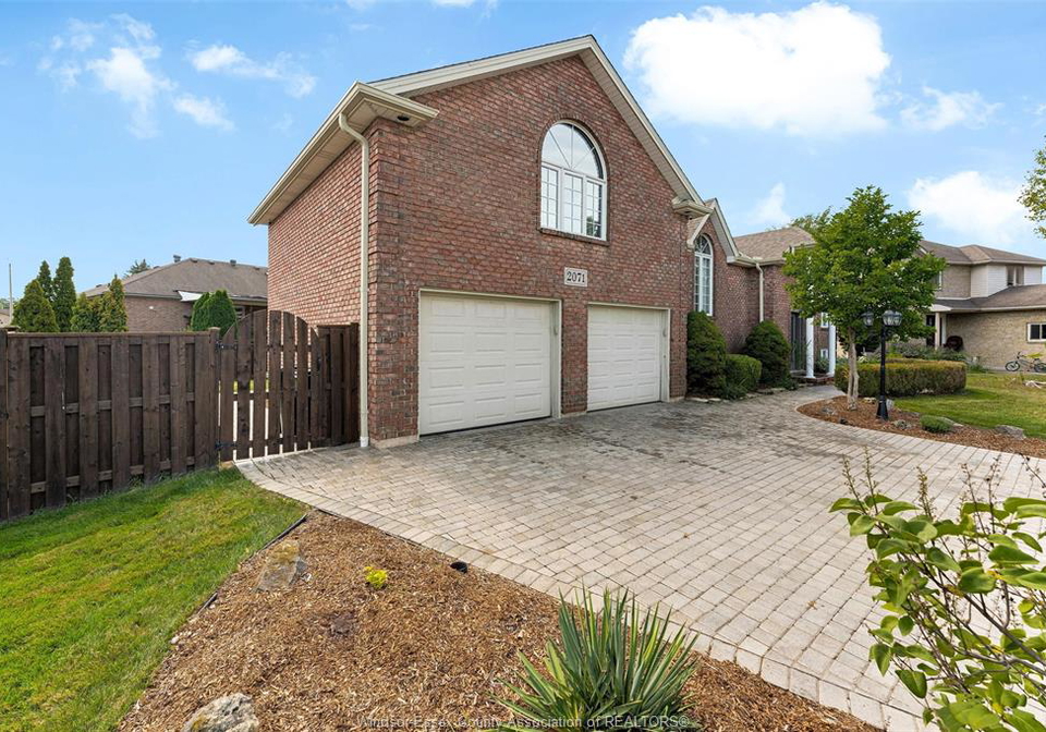 2071-eugeni-tecumseh-ontario-26009033