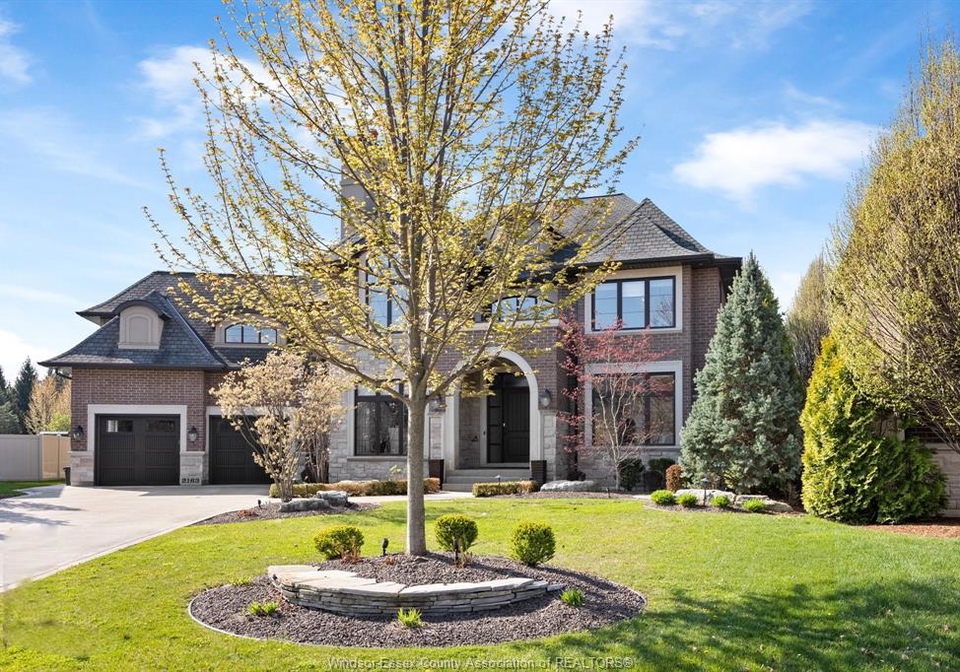 2163-serenity-circle-lasalle-ontario-26009115
