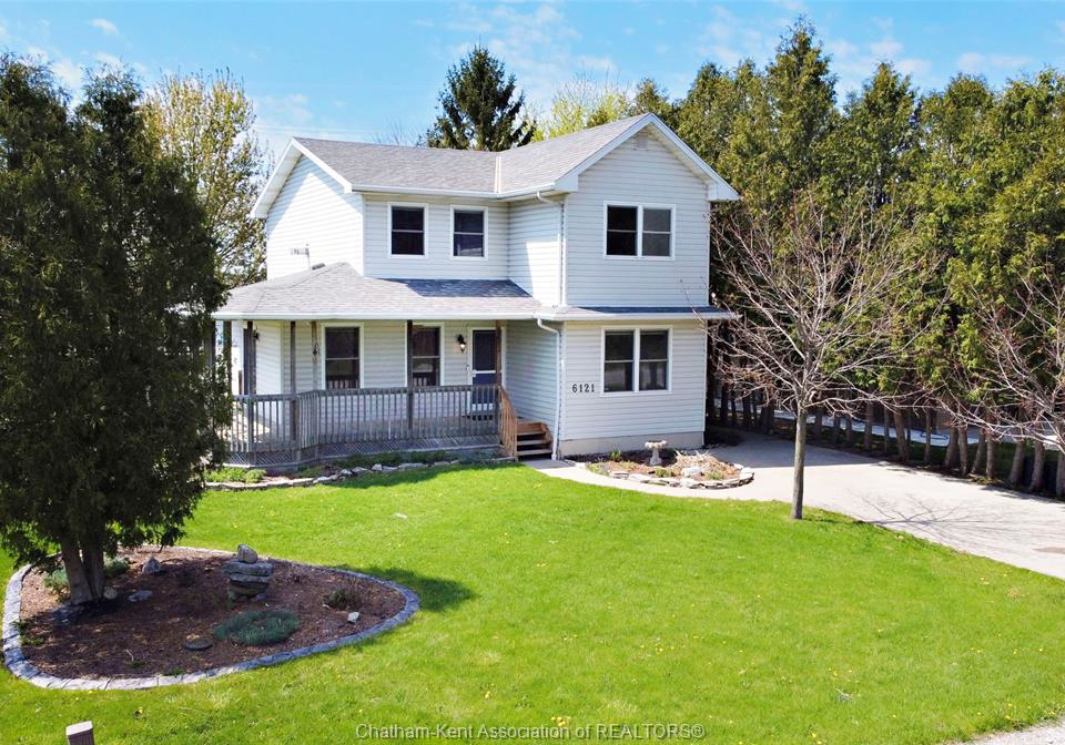 6121-emerson-avenue-comber-ontario-26009149