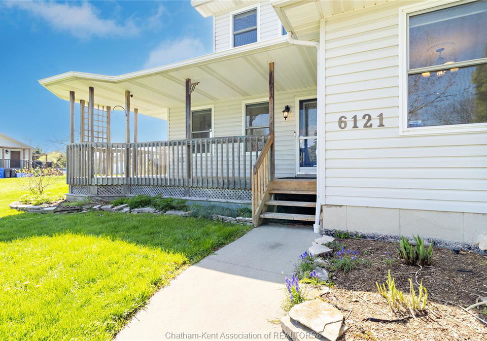 6121-emerson-avenue-comber-ontario-26009149