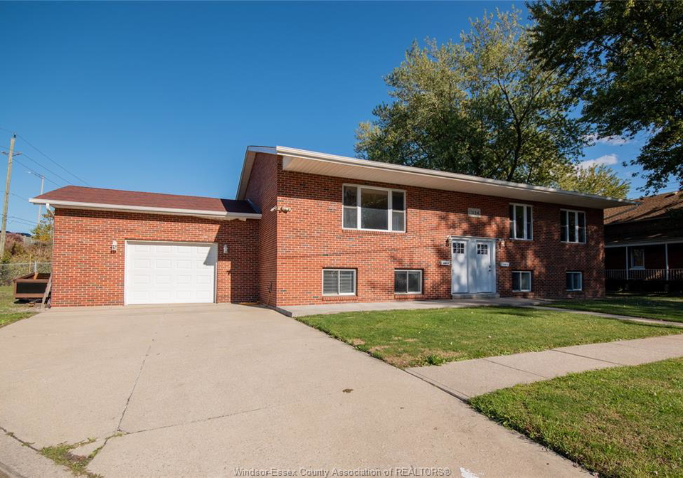 3134-riberdy-windsor-ontario-26009154