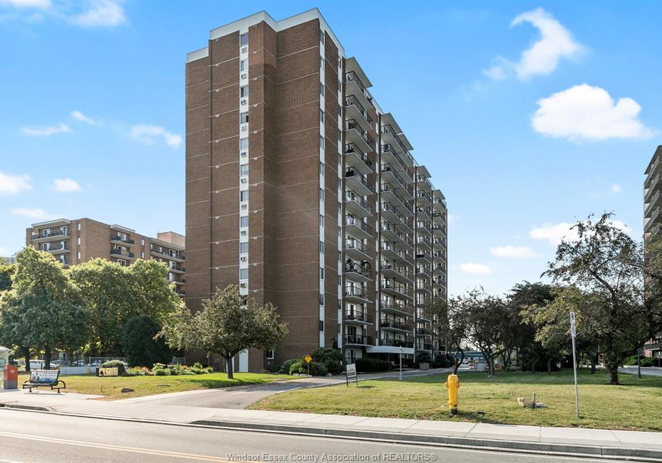 8591-riverside-dr-e-windsor-ontario-26009161