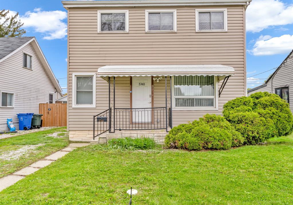 3748-whitney-windsor-ontario-26009177