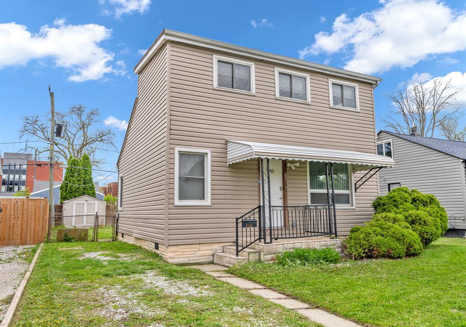3748-whitney-windsor-ontario-26009177