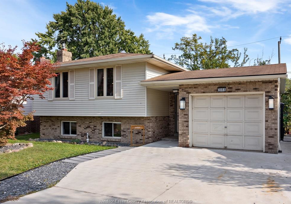 2055-grand-marais-road-west-windsor-ontario-26009235