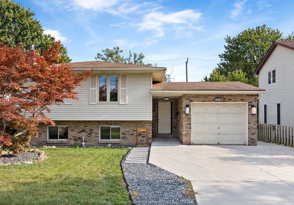 2055-grand-marais-road-west-windsor-ontario-26009235