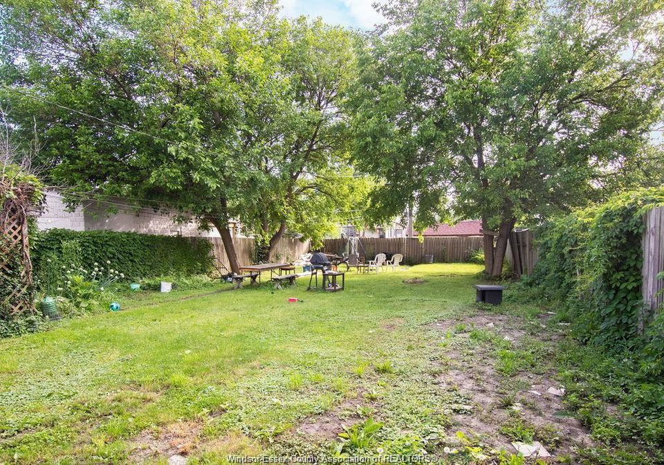 819-langlois-avenue-windsor-ontario-26009286
