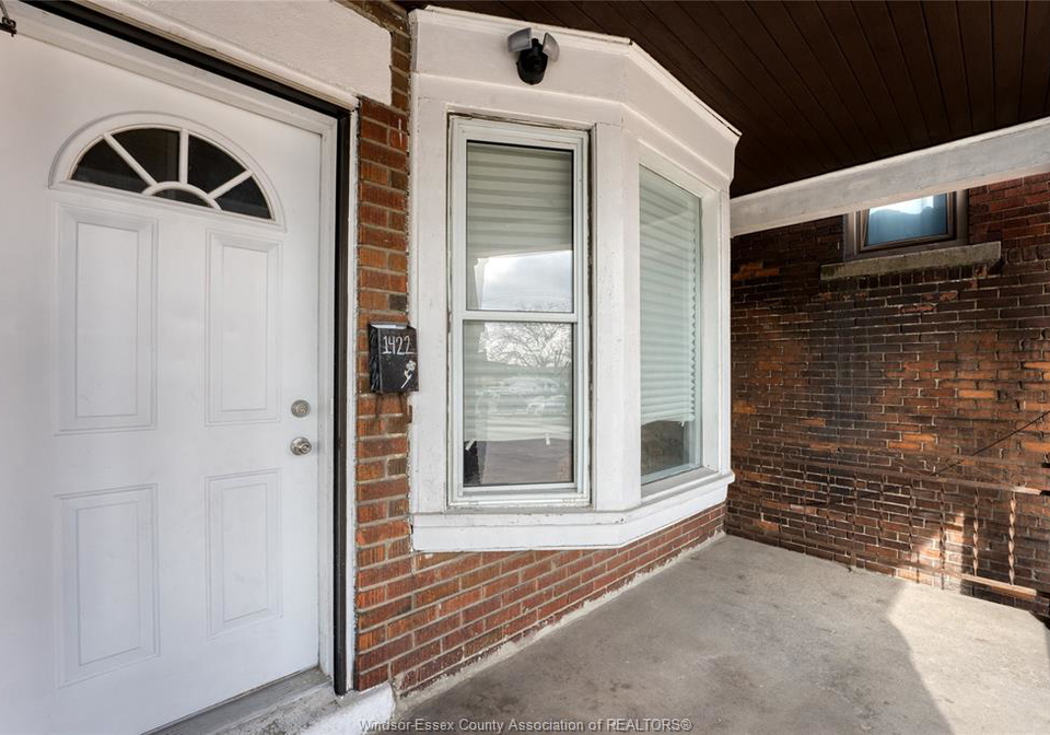 1422-wyandotte-street-west-windsor-ontario-26009323