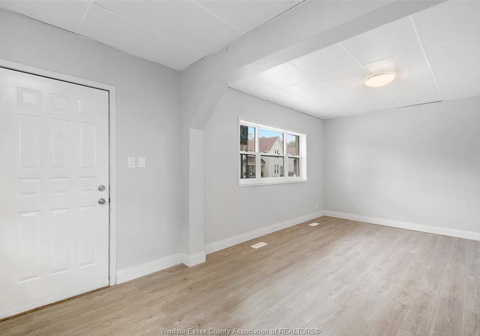 736-university-east-windsor-ontario-26009357