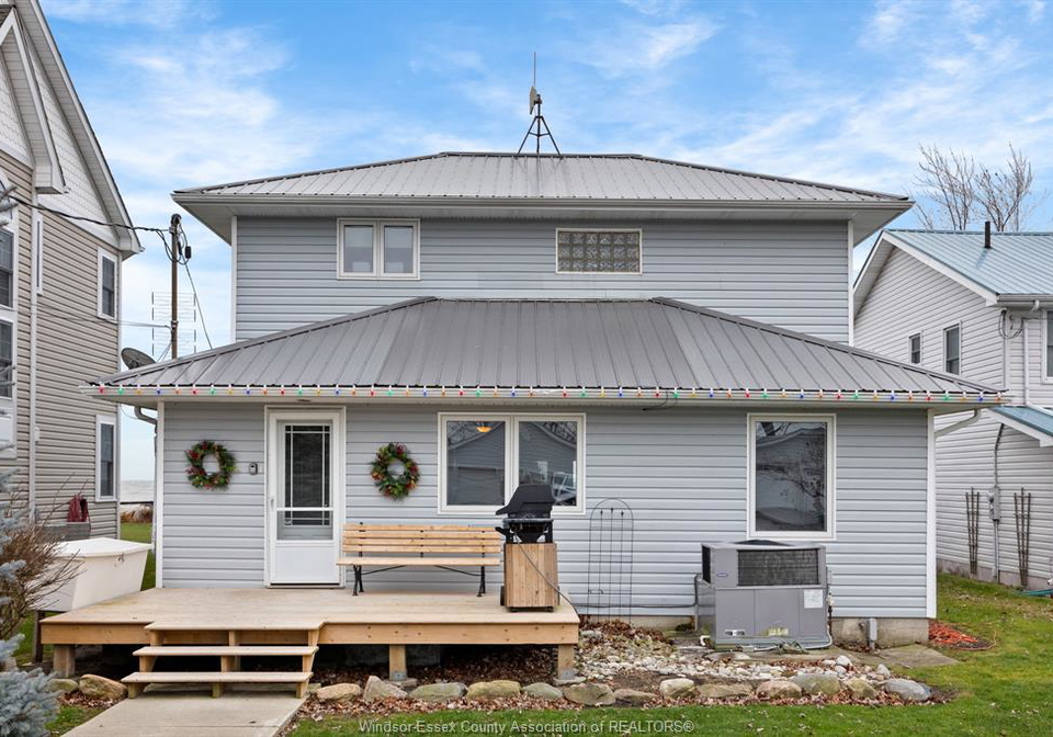 419-lakeside-amherstburg-ontario-26009365