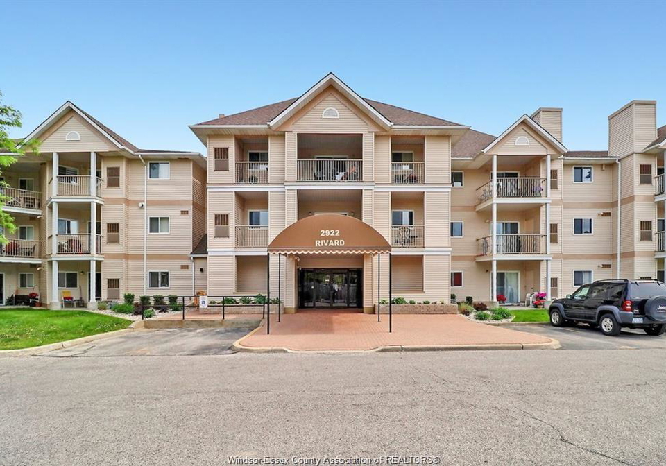 2922-rivard-windsor-ontario-26009430