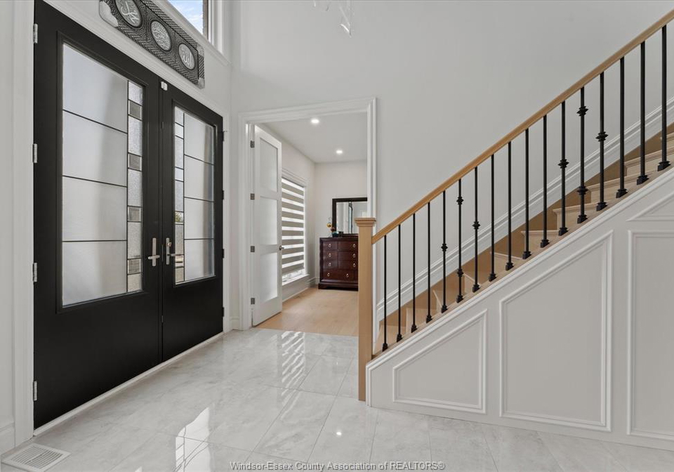 570-orchard-crescent-windsor-ontario-26009460