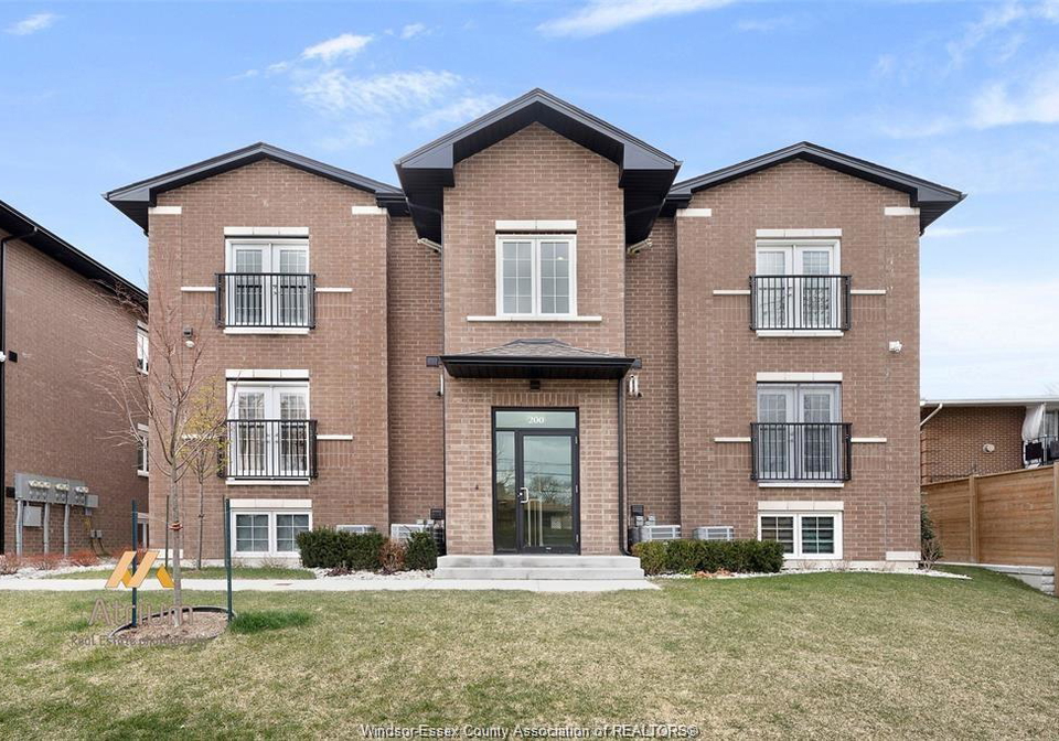 233-watson-windsor-ontario-26009490
