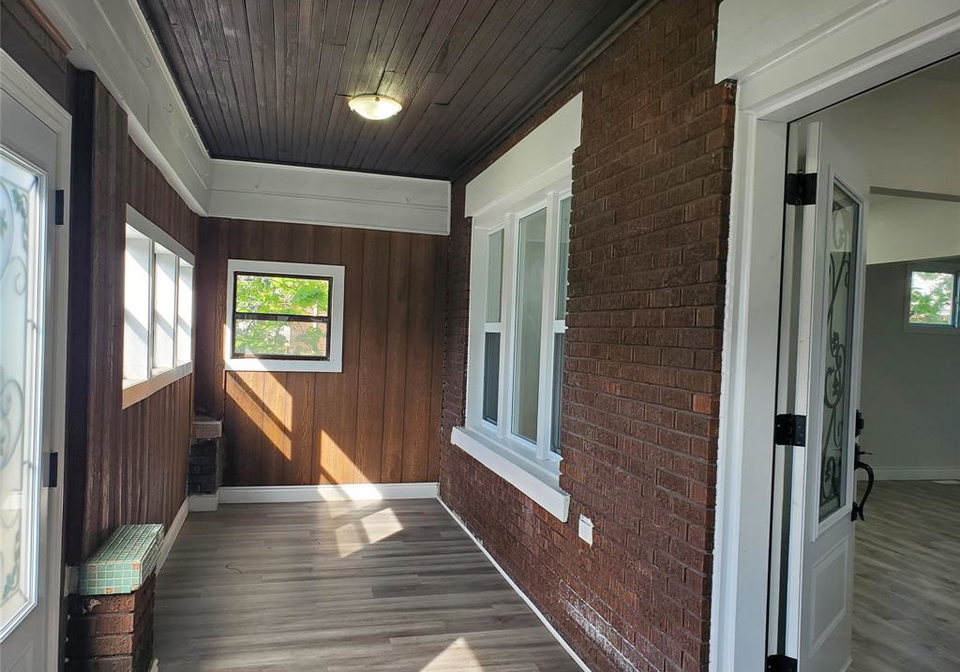 348-caroline-windsor-ontario-26009507
