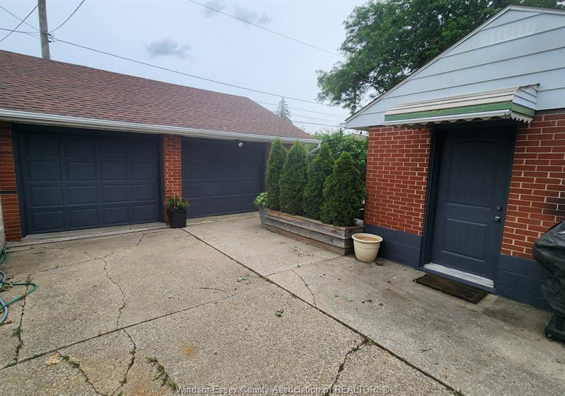 858-laporte-windsor-ontario-26009508