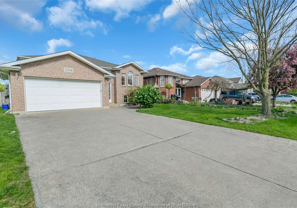 2234-randolph-avenue-windsor-ontario-26009522