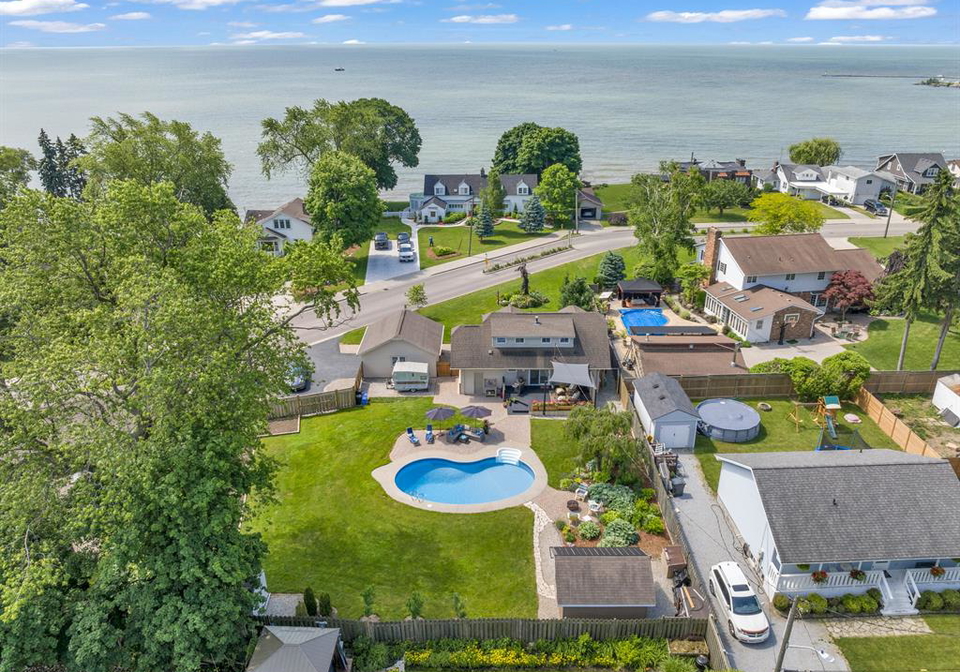 320-lakeview-avenue-kingsville-ontario-26009527