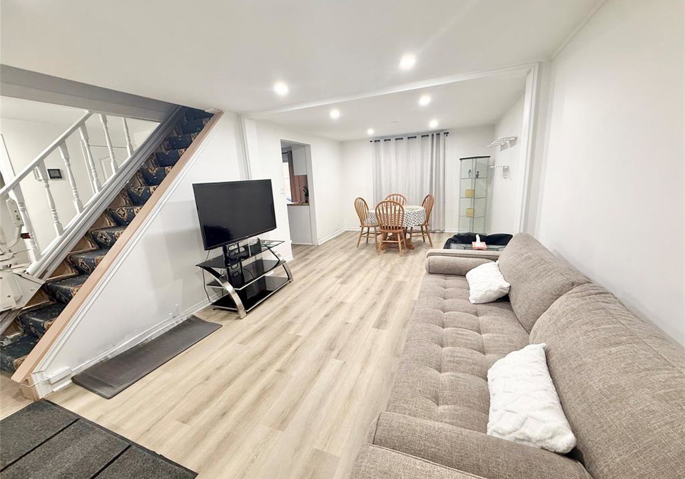 10664-atwater-crescent-windsor-ontario-26009541