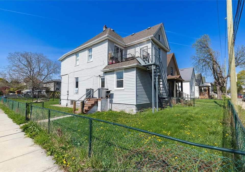 1104-cataraqui-windsor-ontario-26009560