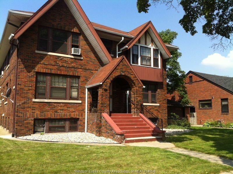 1287-kildare-windsor-ontario-26009571
