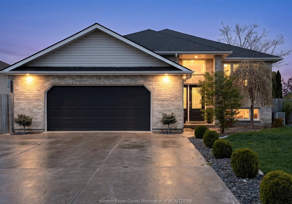 719-helena-crescent-belle-river-ontario-26009572