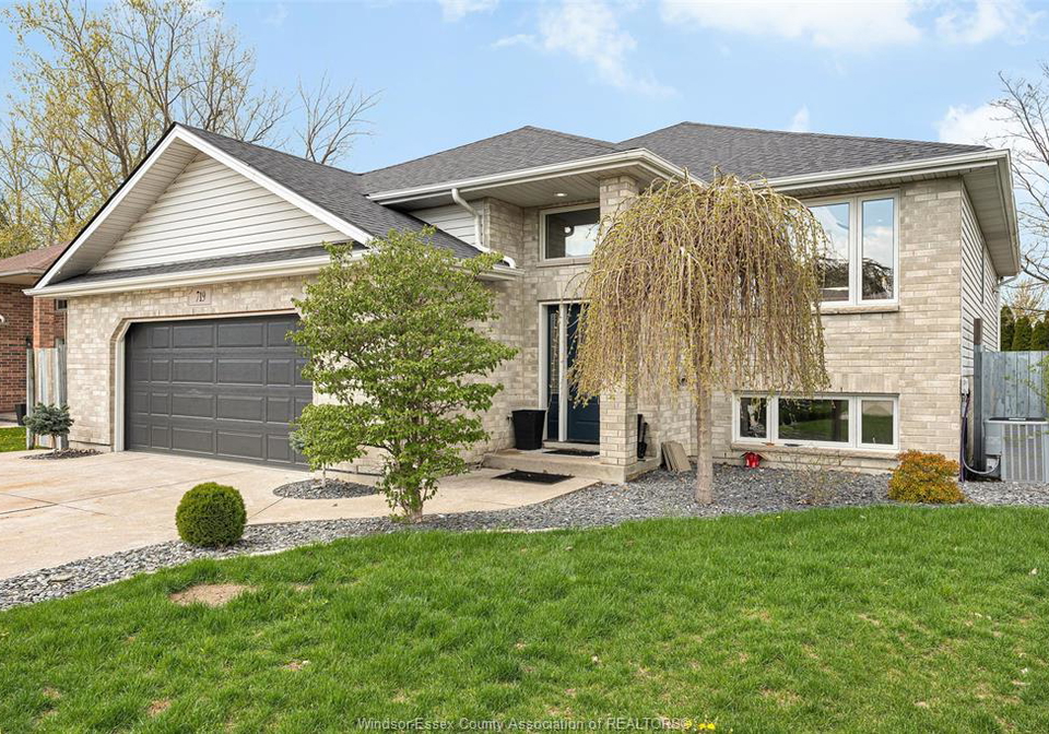 719-helena-crescent-belle-river-ontario-26009572