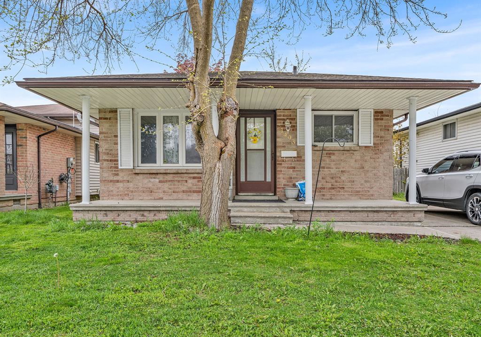 1493-azalia-crescent-windsor-ontario-26009624