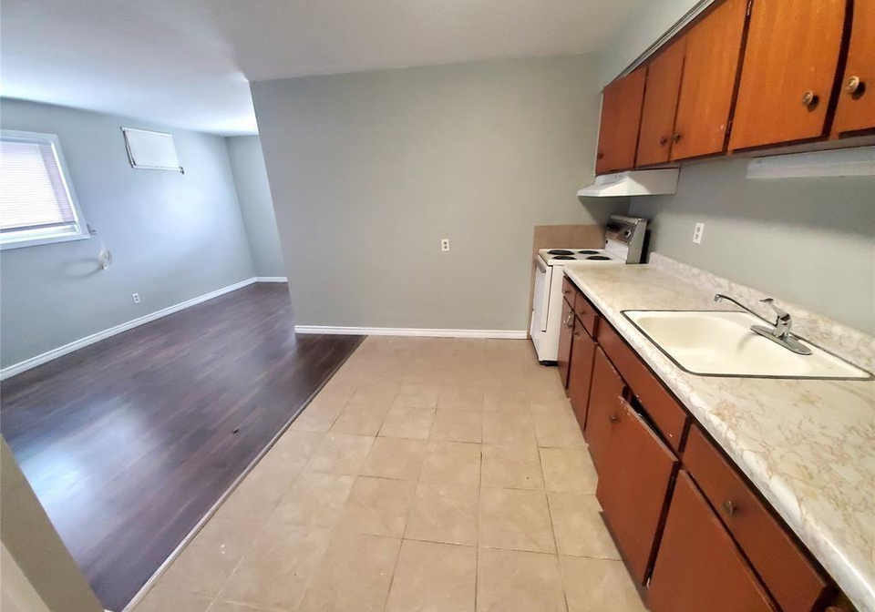 3186-wyandotte-street-windsor-ontario-26009629