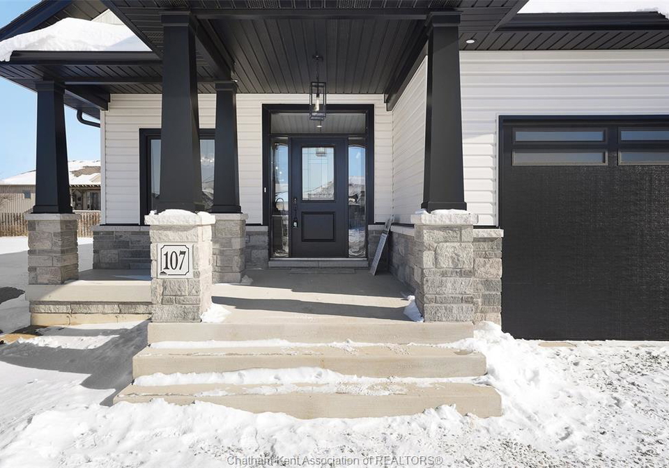 111-fenceline-drive-chatham-ontario-26009646
