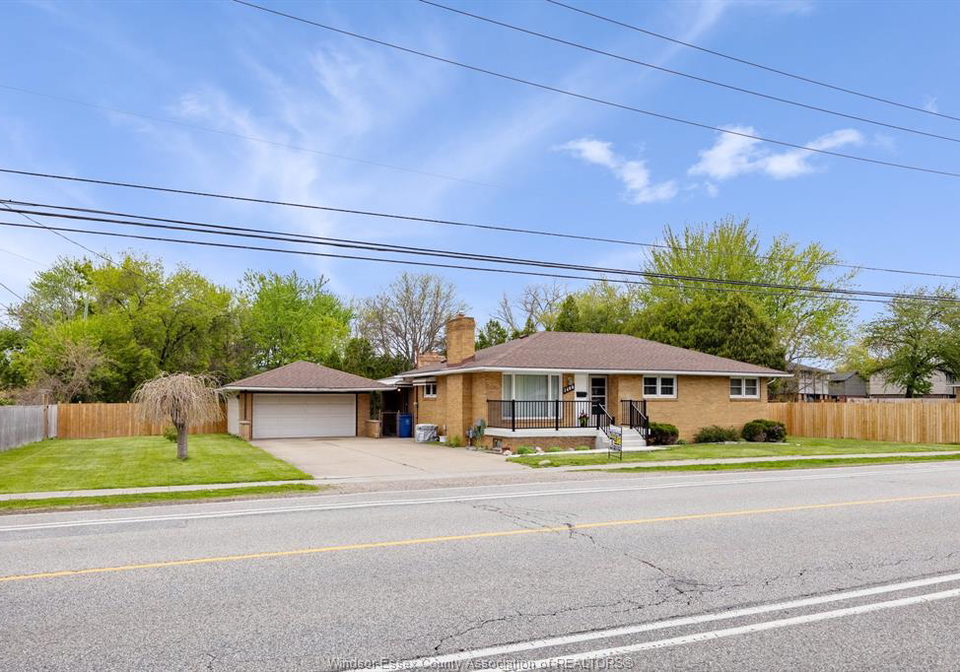 1400-totten-windsor-ontario-26009658