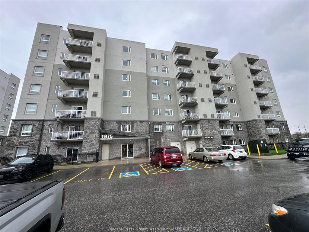 1675-banwell-windsor-ontario-26009659