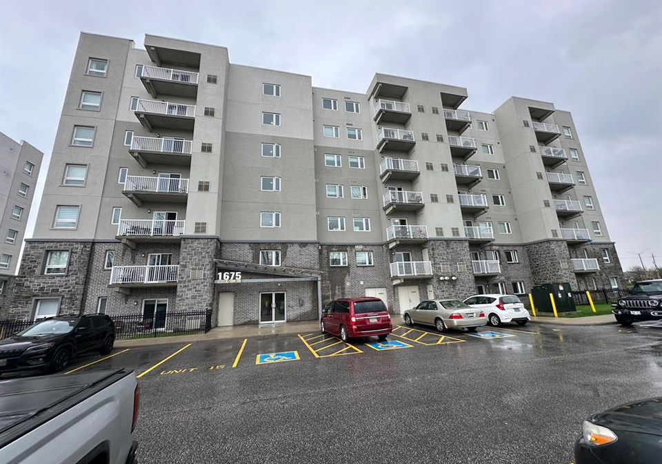 1675-banwell-windsor-ontario-26009659