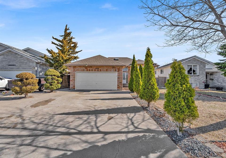 2848-southridge-windsor-ontario-26009672