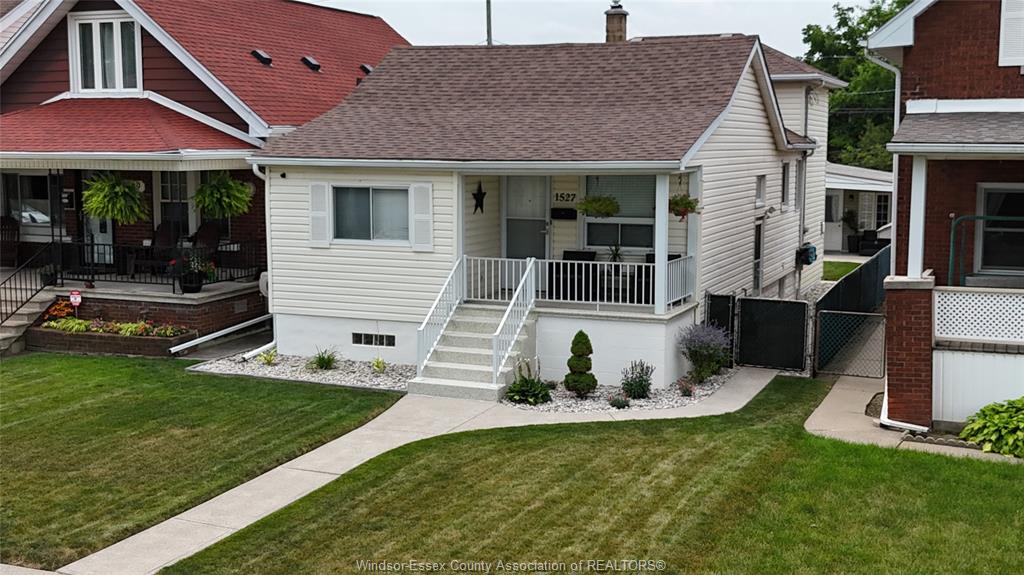 1527-pierre-windsor-ontario-26009695