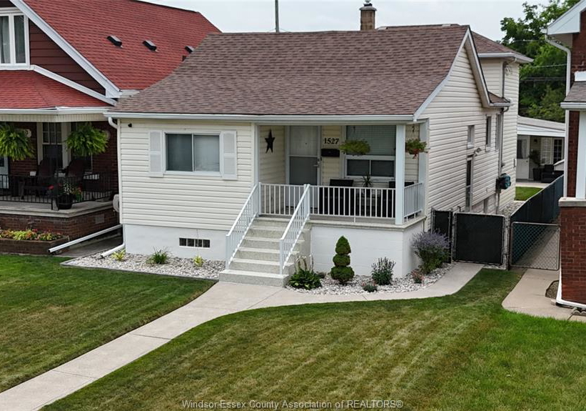 1527-pierre-windsor-ontario-26009695