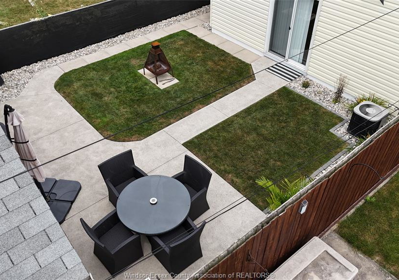 1527-pierre-windsor-ontario-26009695