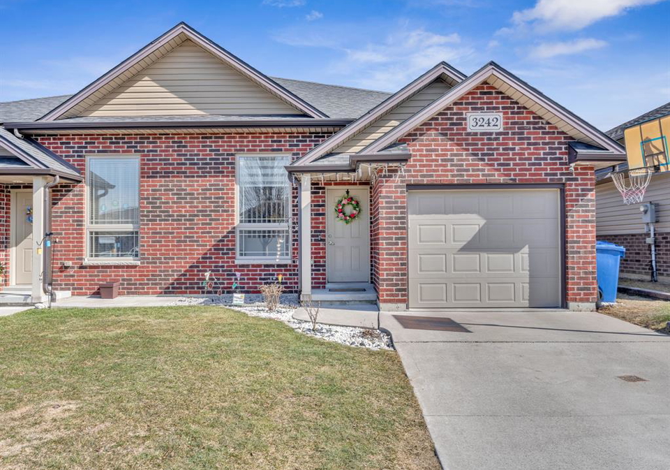 3242-seville-windsor-ontario-26009710