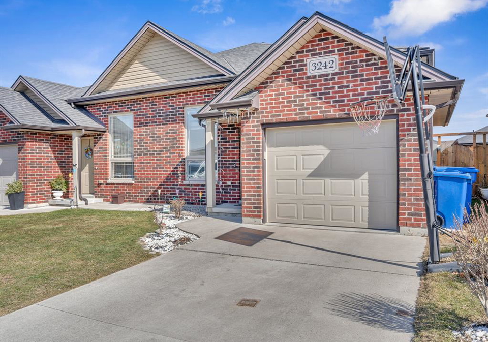 3242-seville-windsor-ontario-26009710