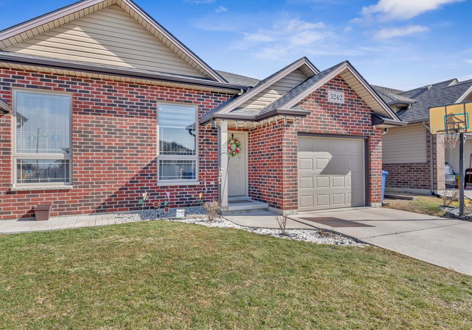 3242-seville-windsor-ontario-26009710