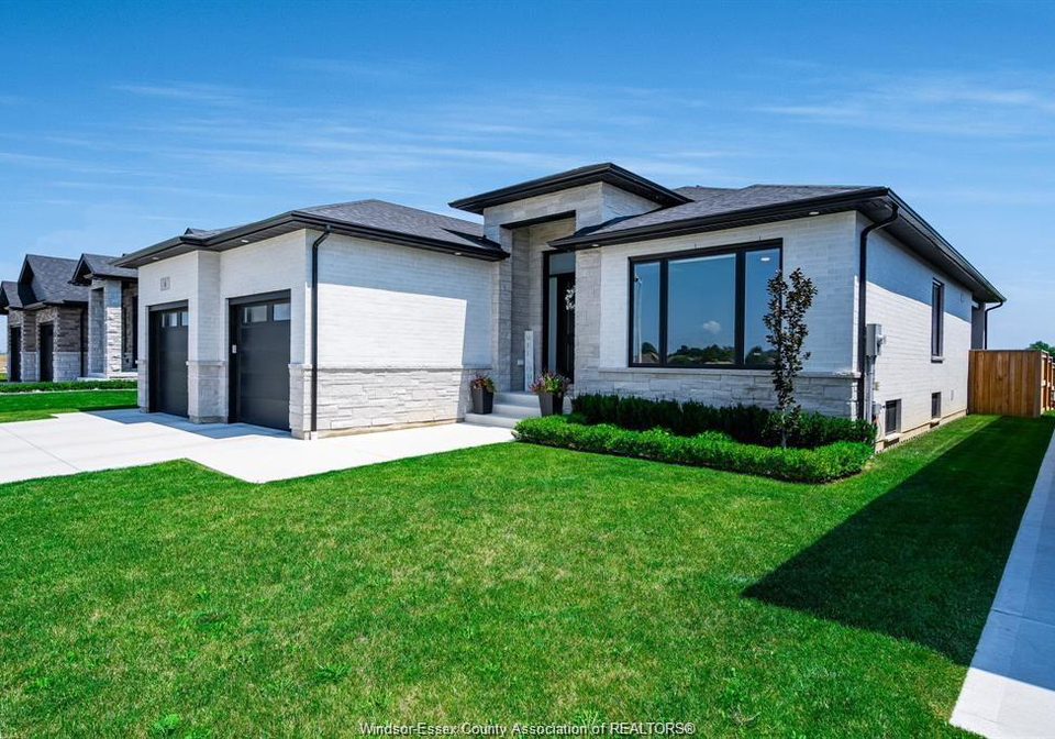 6-heathview-trail-leamington-ontario-26009713