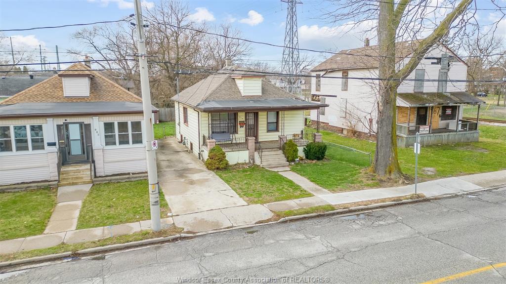 879-felix-windsor-ontario-26009761