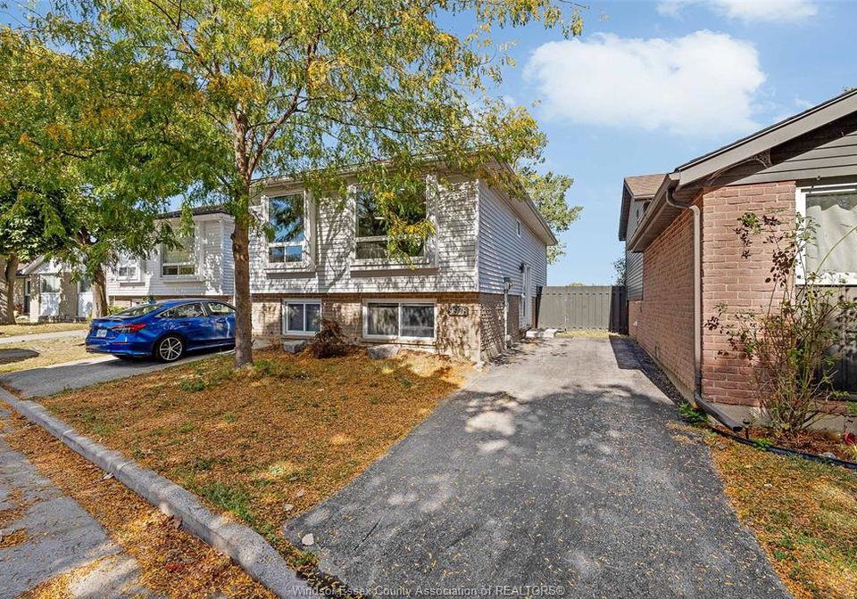 9978-forest-glade-court-windsor-ontario-26009765