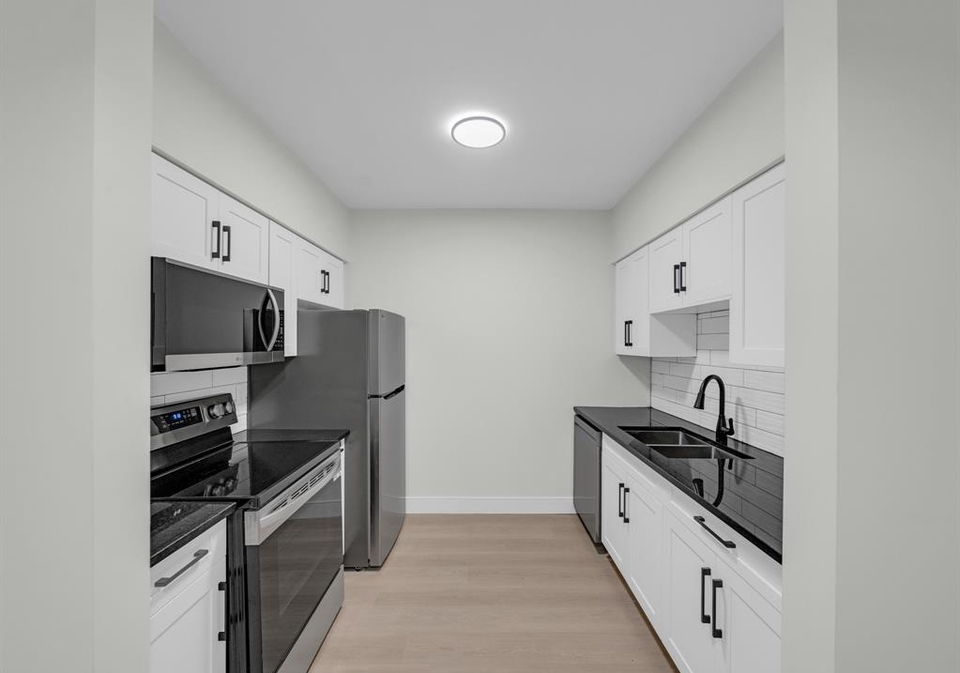 3177-riverside-drive-windsor-ontario-26009791