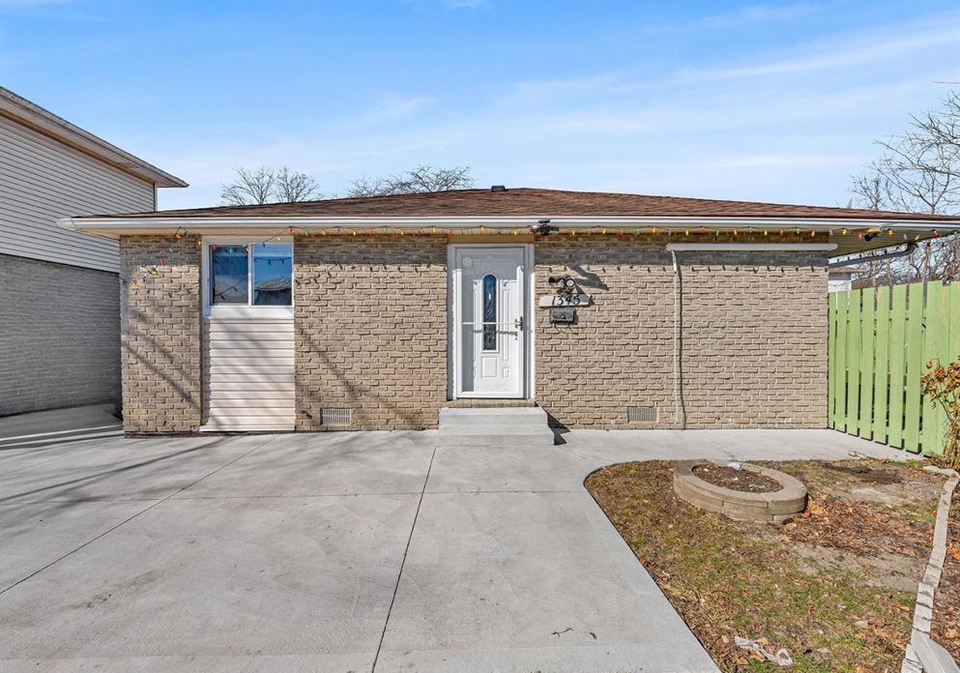 1345-bentcliffe-court-windsor-ontario-26009797