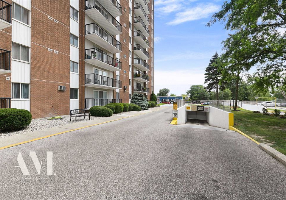 8591-riverside-drive-east-windsor-ontario-26009802