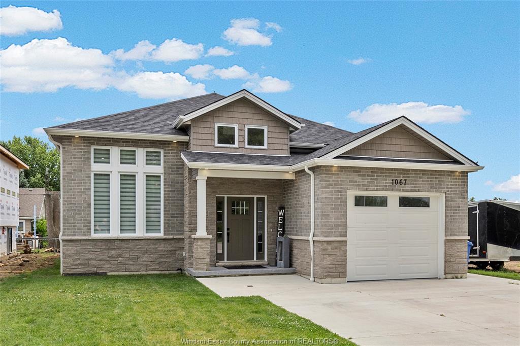 1067-maple-kingsville-ontario-26009841