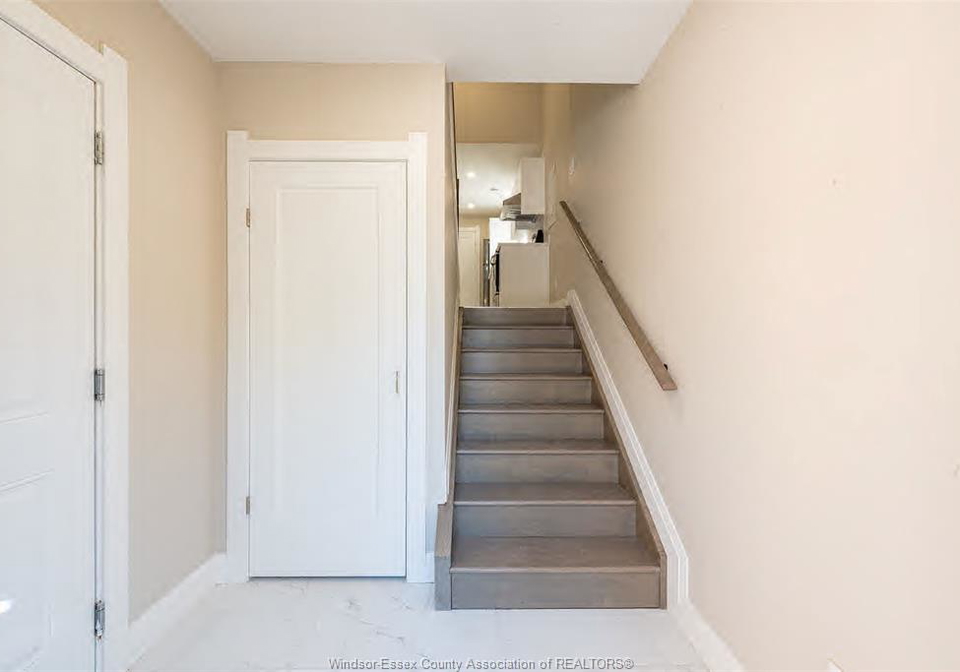 912-hall-avenue-windsor-ontario-26009911