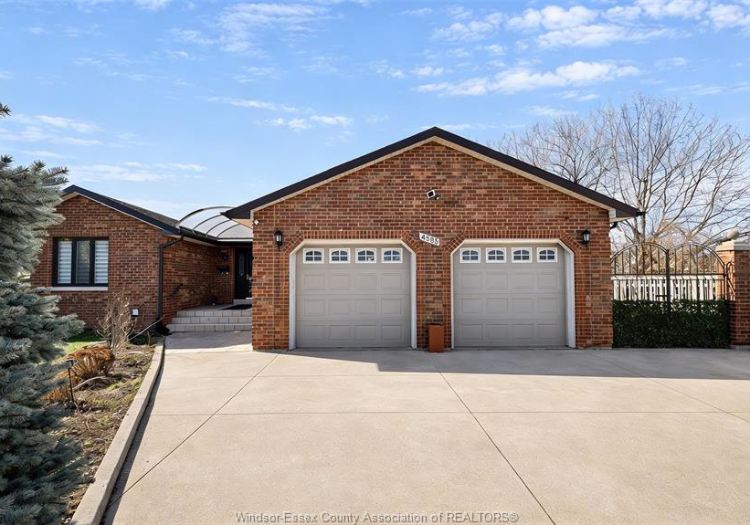 4585-howard-avenue-windsor-ontario-26009922