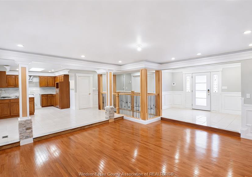 4585-howard-avenue-windsor-ontario-26009922